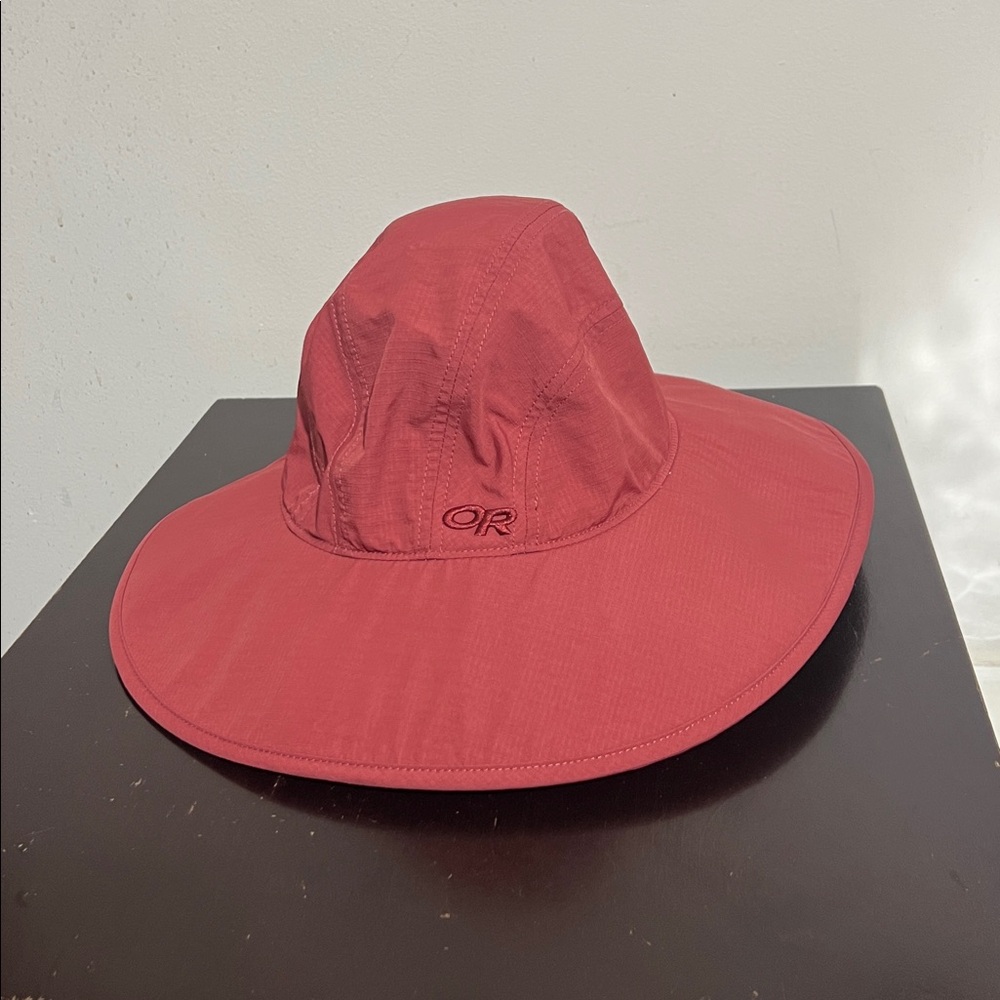 Outdoor Research Women's Wide Brim Sun Hat in Burgundy and Black - Picture 2 of 13